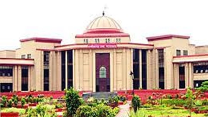 वकील की लगातार गैरहाजिरी पर हाईकोर्ट सख्त, आरोपी को मिलेगा मुफ्त सरकारी अधिवक्ता