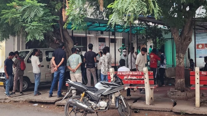 बलौदाबाजार में गड़े खजाने के नाम पर 21 लोगों की हत्या की साजिश, कब्र से निकाले गए शवों का पोस्टमार्टम