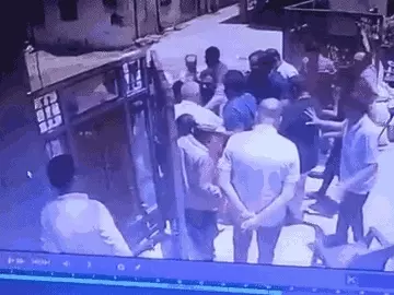 पूर्व महापौर के बेटे पर बिल्डर से मारपीट का आरोप, विवाद का वीडियो वायरल