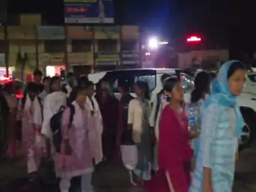 झारखंड की 12 लड़कियों और 2 लड़कों को नौकरी का झांसा देकर अंबिकापुर लाया गया, मानव तस्करी के शक में एक हिरासत में
